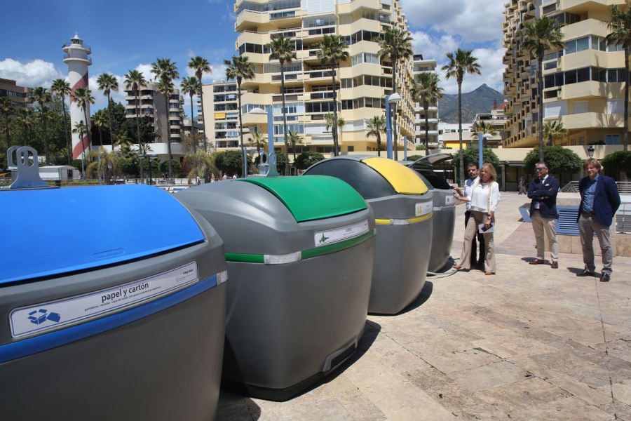 El Ayuntamiento presenta los nuevos contenedores de residuos y reciclado que triplicarán la capacidad de carga y liberarán más de 600 plazas de aparcamiento