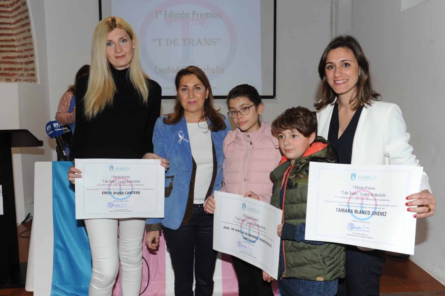 El Ayuntamiento reconoce el trabajo de personas y colectivos a favor del colectivo transexual y transgénero en la entrega de los ‘Premios ‘T’ de Trans Ciudad de Marbella’