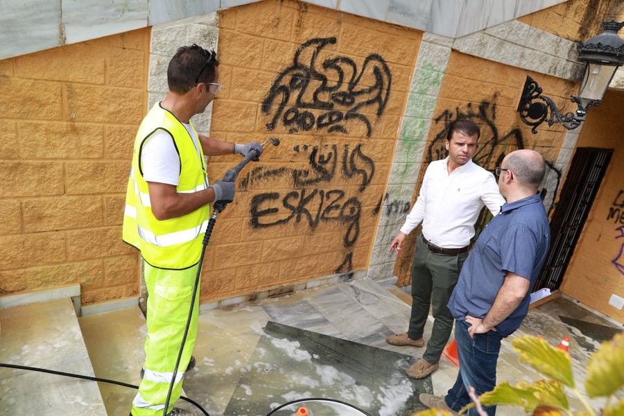 El Ayuntamiento retira más de 270 graffitis durante el verano y anuncia que intensificará la eliminación de pintadas en espacios urbanos de cara a Navidad