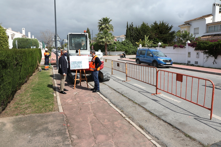 El Ayuntamiento mejorará la seguridad y movilidad peatonal con la reforma integral de un tramo de 1.500 metros cuadrados de acerado en la avenida de Las Petunias y su entorno