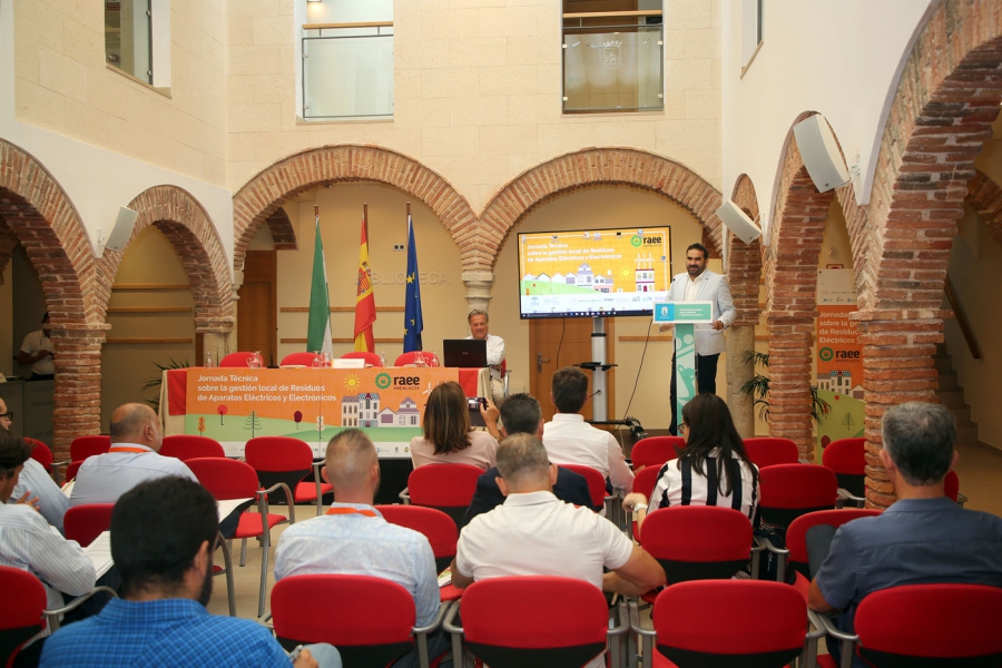 Marbella se convierte en escenario de un encuentro provincial sobre la gestión local de residuos de aparatos eléctricos y electrónicos