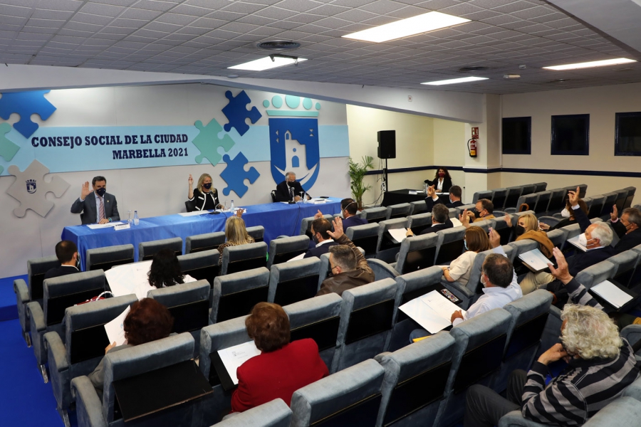 La alcaldesa destaca el avance en la tramitación del nuevo Plan General de Ordenación Urbanística de Marbella y de los fondos FEDER en la celebración del Consejo Social de la Ciudad