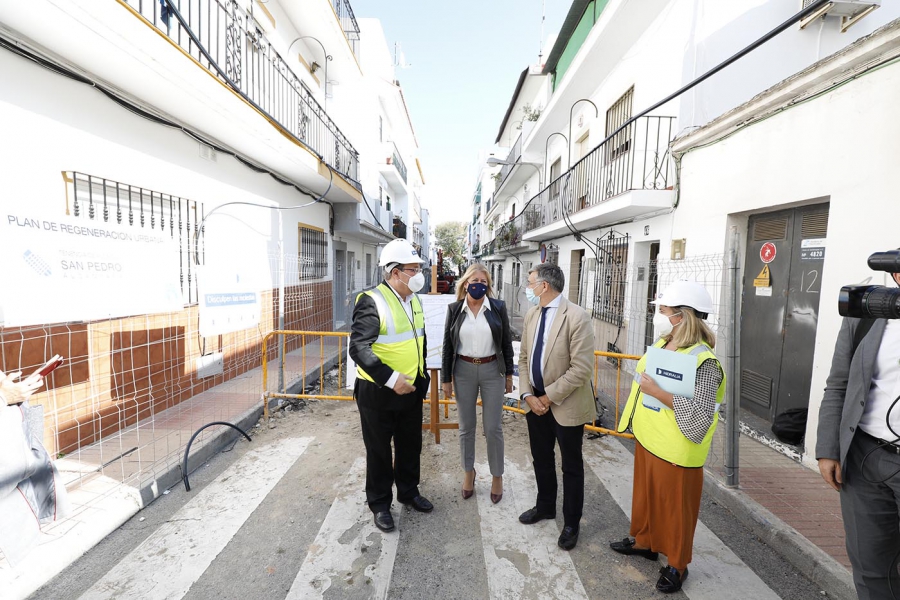 El Ayuntamiento acomete la modernización de la zona de Los Catalanes de San Pedro Alcántara con la renovación integral del saneamiento y la mejora de la accesibilidad