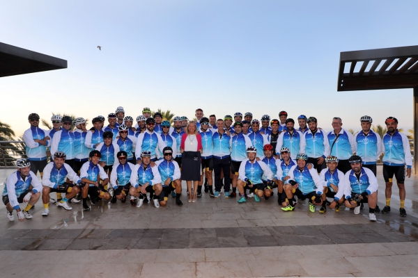 La alcaldesa arropa al Club Ciclista Marbella en su salida al Rocío y destaca “la dimensión promocional” de una iniciativa que celebra este año su tercera edición