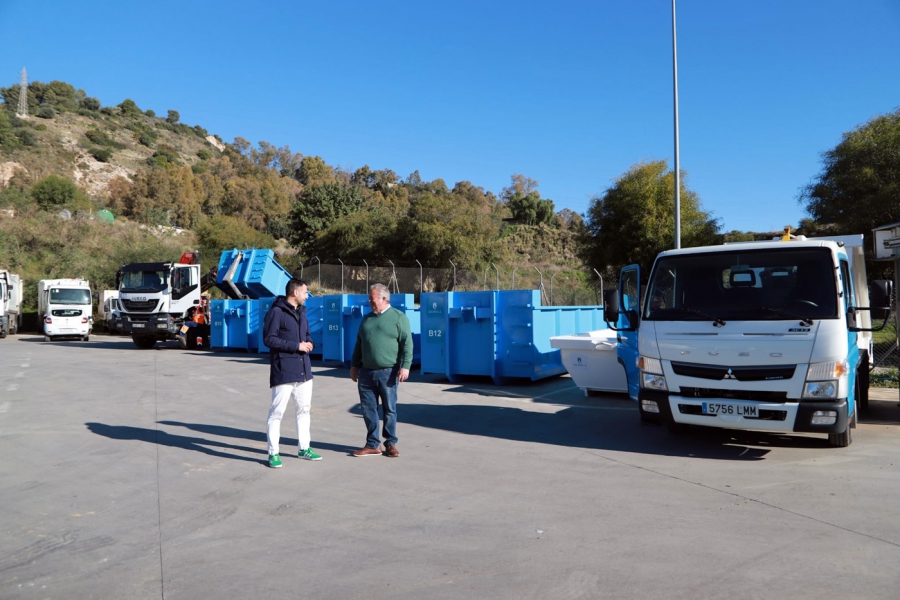 El Ayuntamiento continúa modernizando los medios técnicos de Limpieza con siete nuevas bateas para la recogida de residuos en las playas y el refuerzo de la veintena de puntos limpios móviles del municipio