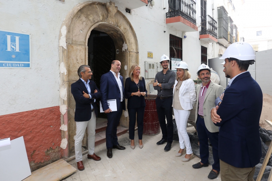 La alcaldesa destaca la apuesta inversora en el Casco Antiguo con la ejecución de un nuevo hotel boutique en la Plaza de San Bernabé