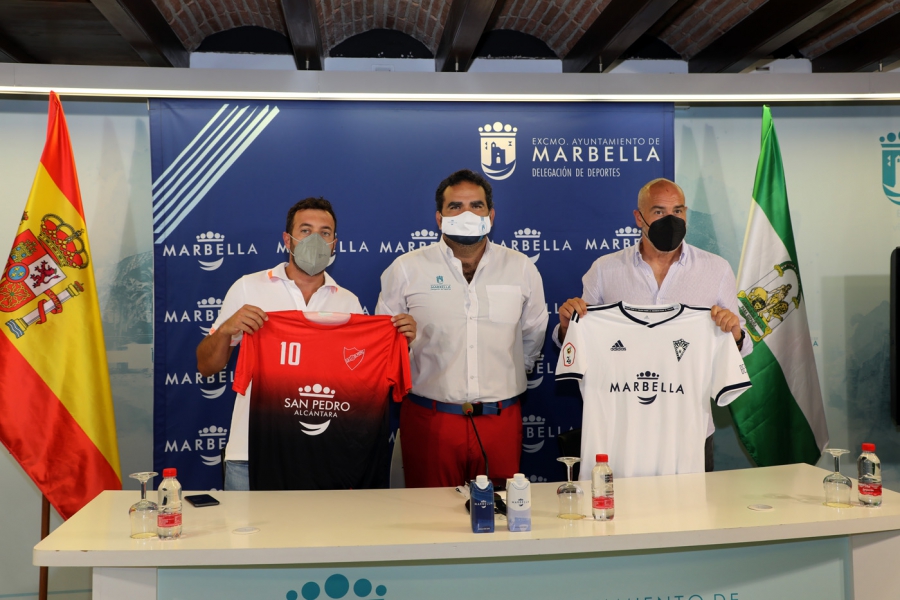 El Ayuntamiento vuelve a patrocinar esta temporada al Marbella FC y a la UD San Pedro con un total de 120.000 euros para ambos clubes, que disputarán el próximo día 28 el Memorial Antonio Naranjo  