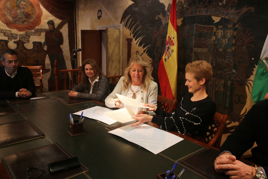 El Ayuntamiento firma un protocolo para la cesión de un local a la Hermandad de la Soledad