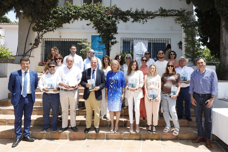 El Ayuntamiento distingue a trece establecimientos de Nueva Andalucía “por contribuir a reforzar la imagen de Marbella y representar los mejores valores de la ciudad”