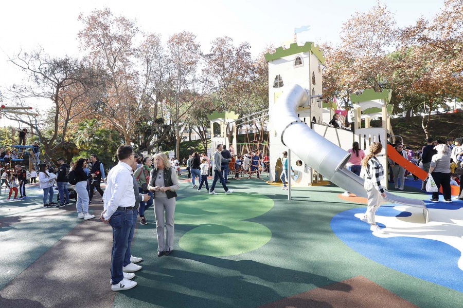 El Ayuntamiento concluye la remodelación integral del parque infantil del parque Arroyo de La Represa, que se convierte en el área de juegos más grande del municipio