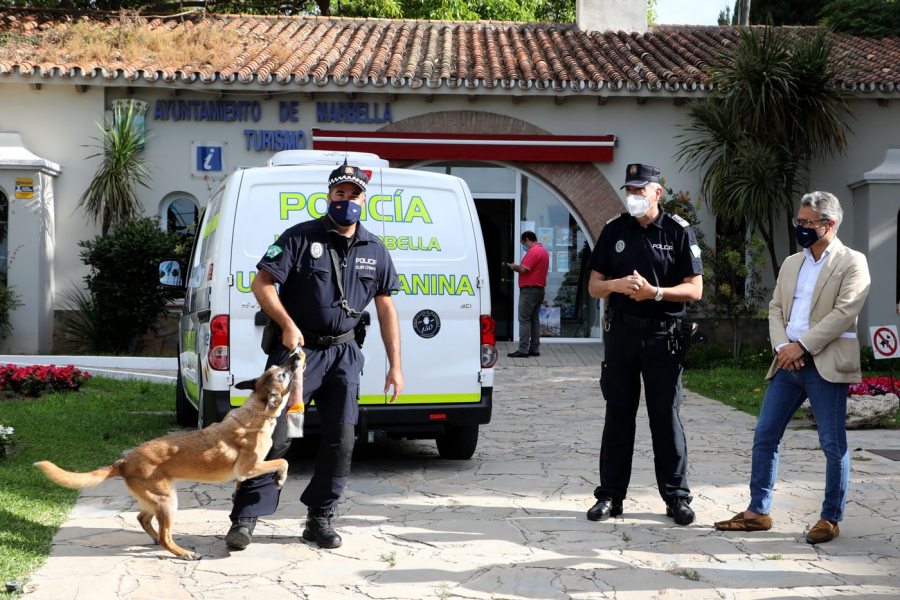 La Unidad Canina de la Policía Local ha levantado más de 200 actas por consumo o posesión de estupefacientes en la vía pública en lo que va de año