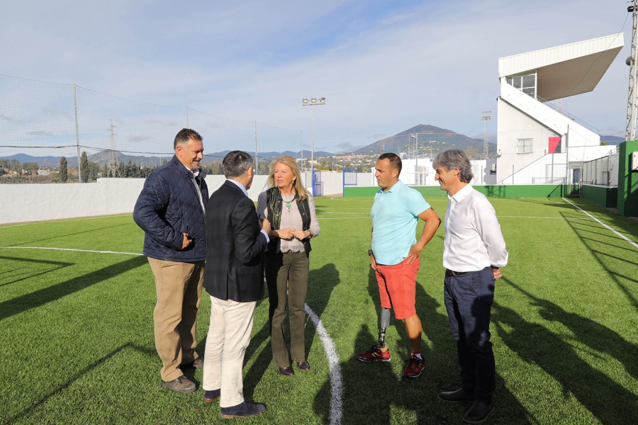 El Ayuntamiento remodela las dos pistas de fútbol 5 anexas al Estadio Municipal de San Pedro Alcántara e inicia la licitación para renovar el campo del polideportivo Juan José Almagro