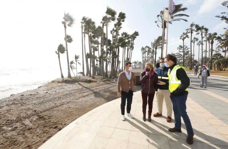 La alcaldesa convocará la próxima semana a la Junta de Portavoces para pedir una reunión a la ministra para la Transición Ecológica y exigir una solución definitiva para las playas de Marbella y San Pedro Alcántara