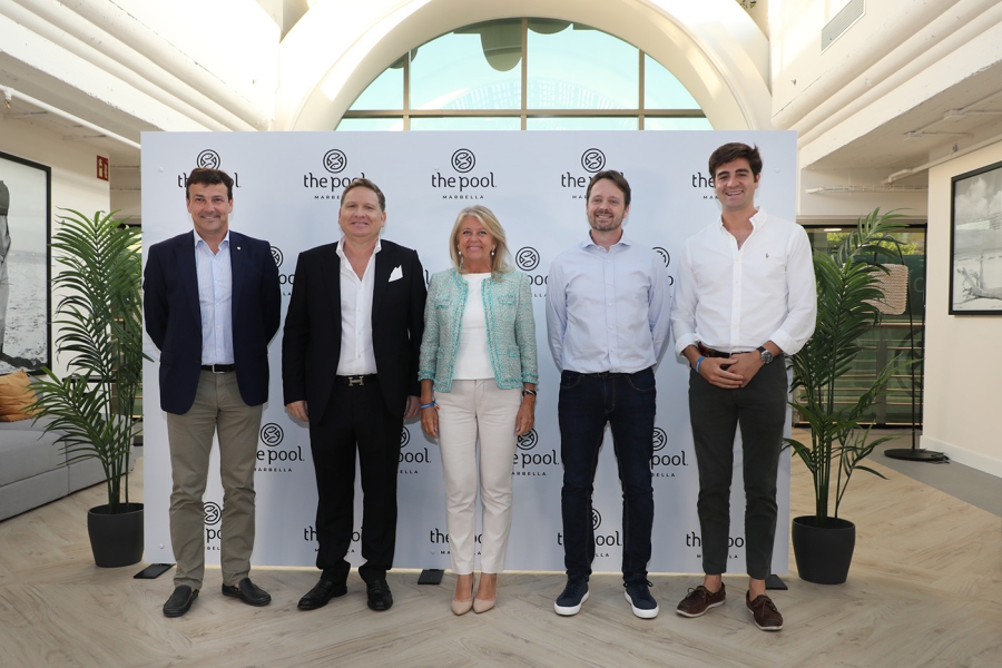 La alcaldesa respalda la apertura del espacio de trabajo The Pool y subraya “su apuesta por un nuevo modelo de negocio que va a contribuir a la consolidación de Marbella en el sector del nómada digital”