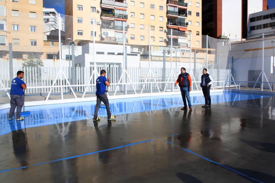 El Ayuntamiento acondiciona la pista central del Complejo Deportivo Francisco Norte para albergar los entrenamientos y competiciones de hockey en Marbella