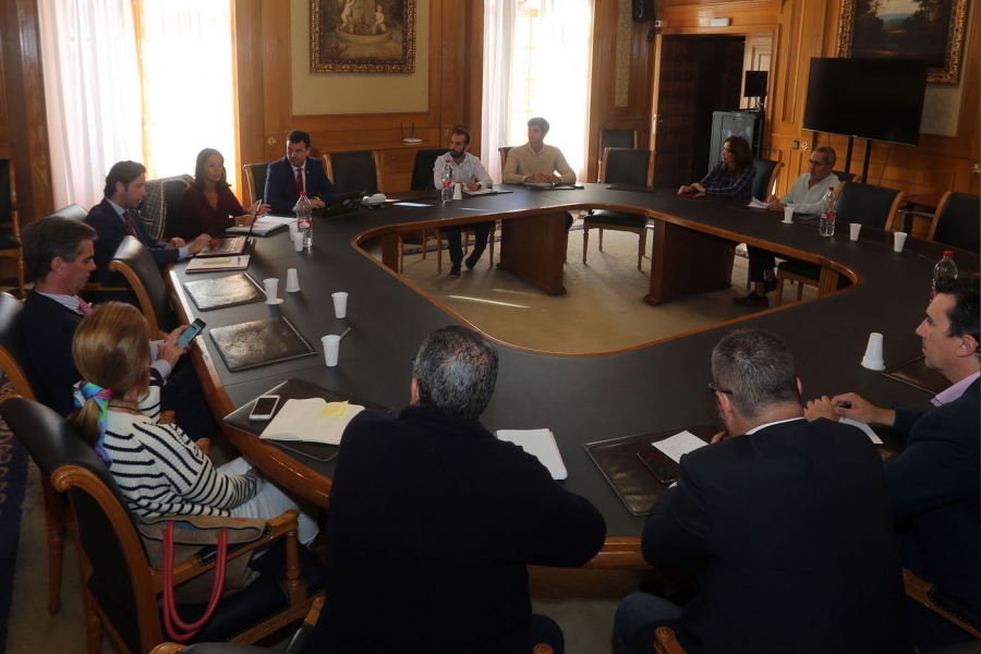 El Ayuntamiento celebra una reunión con el tejido empresarial de la ciudad dentro del Foro ‘Invest in Cities’ para potenciar los atractivos de Marbella y atraer inversiones