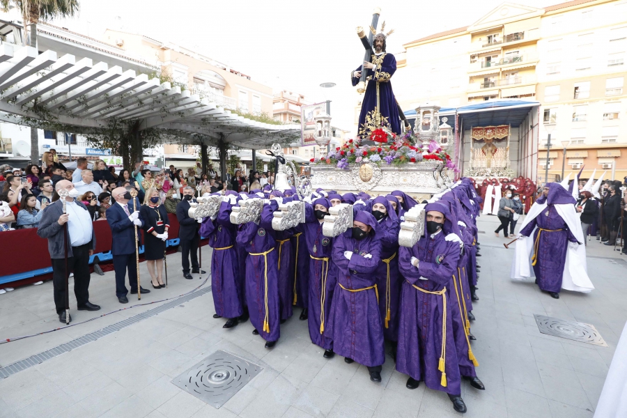Marbella y San Pedro Alcántara se volcaron con los desfiles profesionales en un intenso Jueves Santo