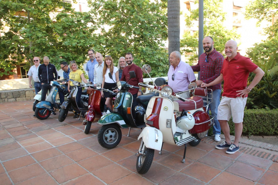 Marbella acoge el XIII Rally Scooterista, que gira en torno a las lengendarias Vespas y Lambrettas y ofrece la oportunidad de revivir la cultura de los años 60