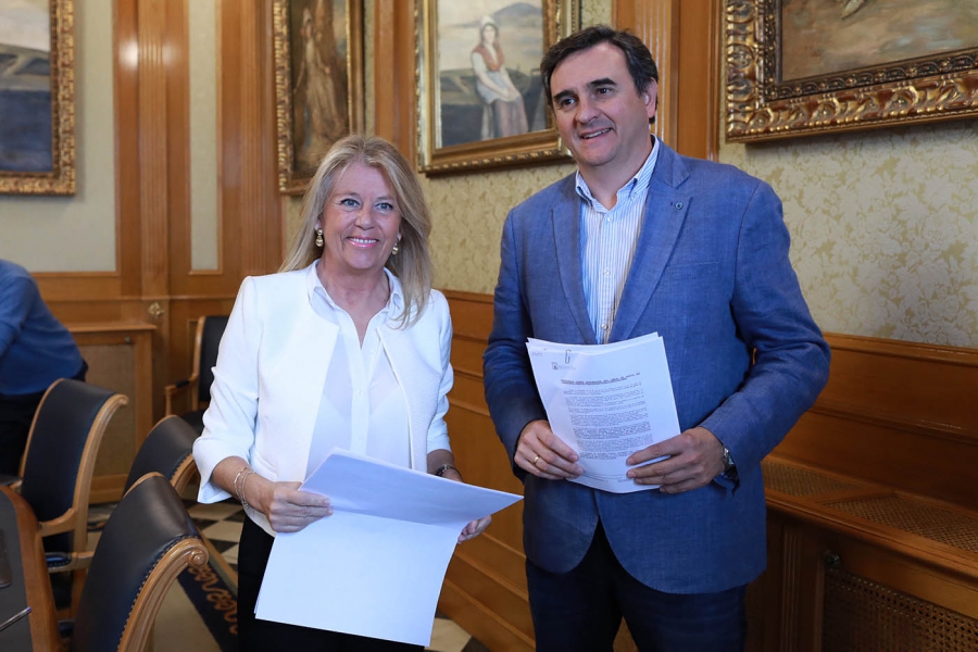 La alcaldesa destaca en los presupuestos para 2020 la apuesta por el empleo, los barrios y la inversión, que alcanzará el máximo histórico con 41 millones de euros