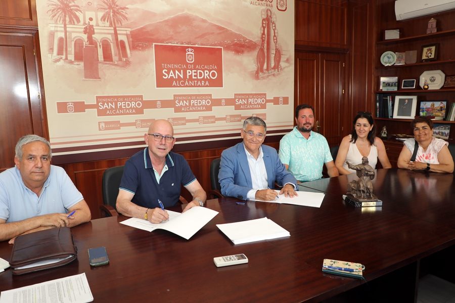 El Ayuntamiento firma un convenio con la cofradía de San Pedro Alcántara para sufragar los gastos generados durante la pasada Semana Santa