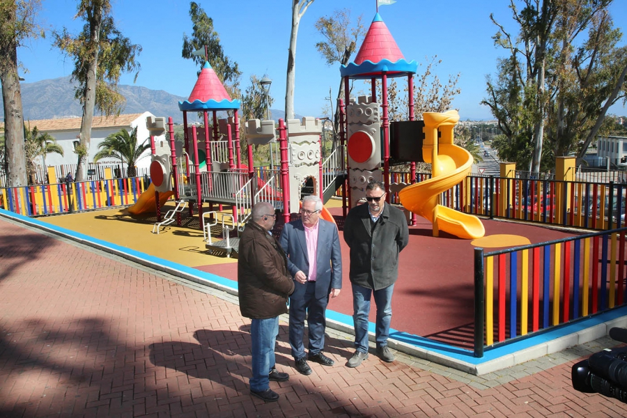 La Tenencia de Alcaldía ha realizado mejoras en 23 parques de San Pedro Alcántara por importe de 96.000 euros