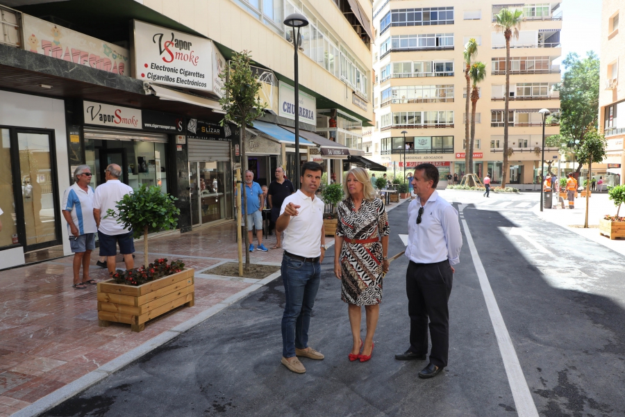 El Ayuntamiento finaliza el primer tramo de las obras de remodelación de la calle Nuestra Señora de Gracia, que la dotan de una nueva imagen renovada y moderna con mejores infraestructuras y servicios públicos