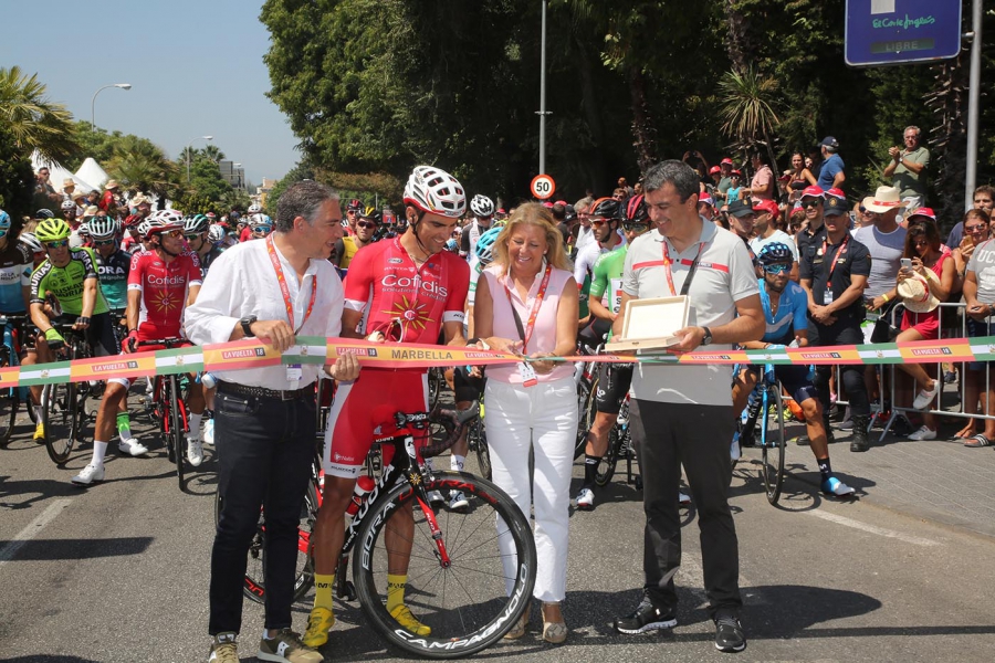 La alcaldesa destaca la repercusión a nivel deportivo y promocional que supone para Marbella “haber sido nuevamente un punto importante en la Vuelta Ciclista a España”