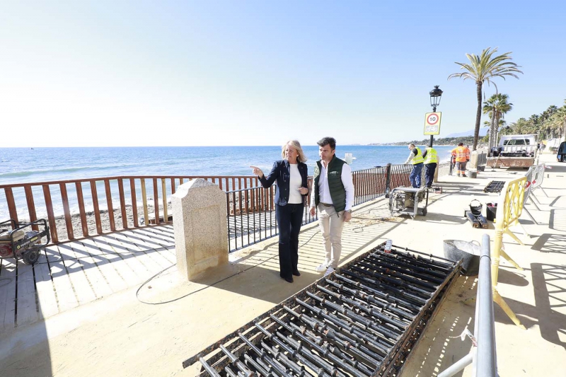 El Ayuntamiento inicia la primera fase de sustitución de barandillas en el Paseo Marítimo con la renovación de 2.700 metros en la zona de albero