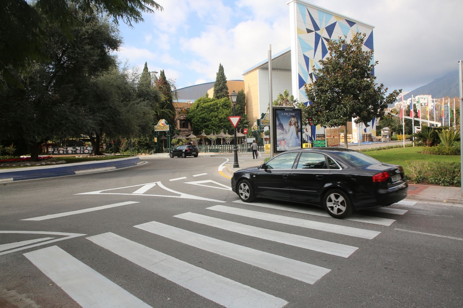 El Ayuntamiento mejora la accesibilidad y renueva el acerado en la intersección de las calles Roy Boston, Ramón Gómez de la Serna y José Meliá