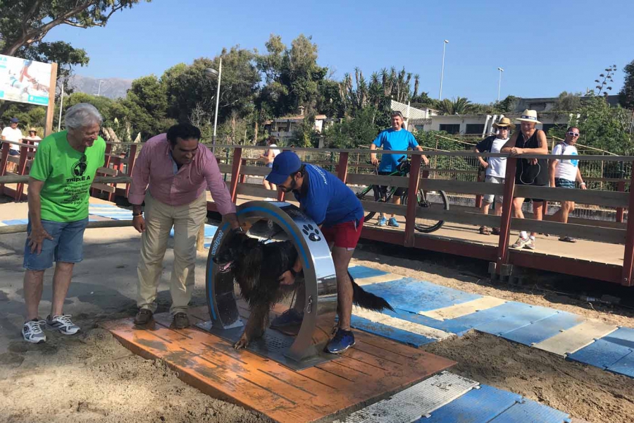 El Ayuntamiento de Marbella amplía el equipamiento de las playas caninas y trabaja en la obtención de la Q de Calidad para estos espacios