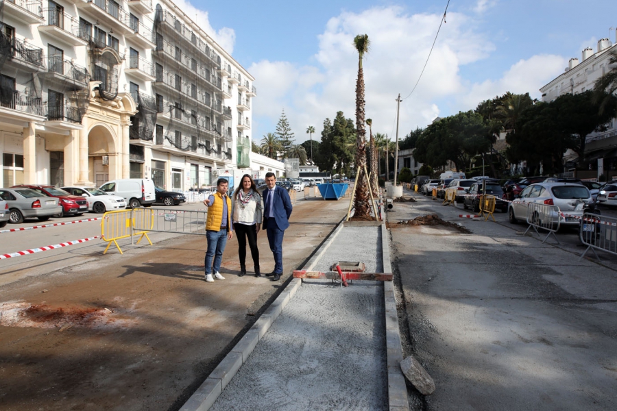 El Ayuntamiento acondiciona el entorno del futuro hotel Hard Rock de Nueva Andalucía mejorando la seguridad vial y aumentando las plazas de aparcamiento