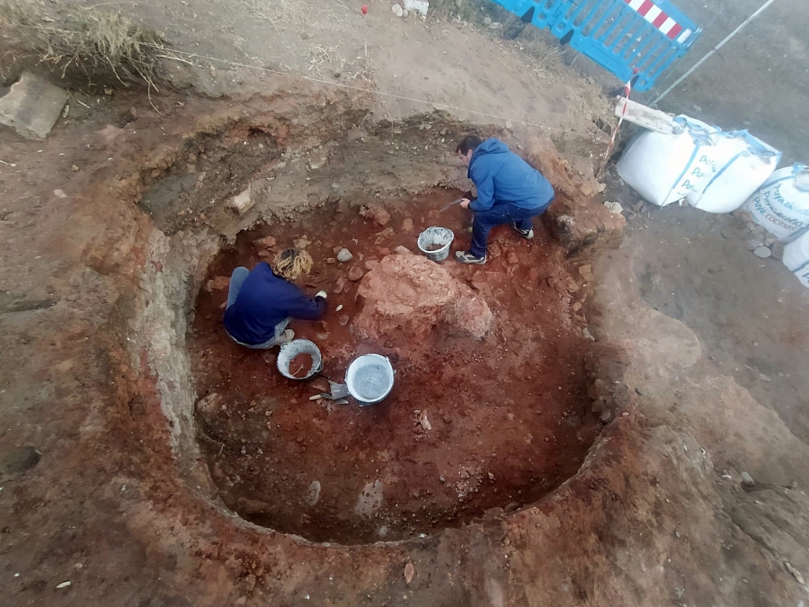 Los trabajos en los restos arqueológicos del yacimiento de las Dunas revelan la existencia de una instalación alfarera de la época tardorromana donde se fabricaban ánforas y material de construcción