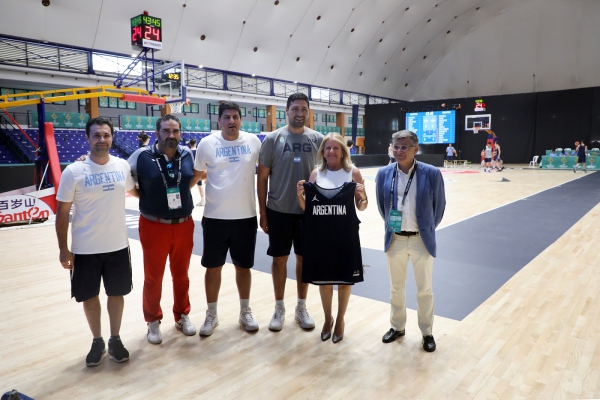 La alcaldesa destaca que el Mundial de Baloncesto Sub 17 “vuelve a proyectar internacionalmente a Marbella como sede para albergar con éxito eventos deportivos de primer nivel”
