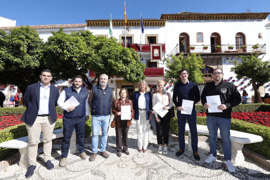 El Ayuntamiento firma los convenios de colaboración con las siete cofradías de pasión de Marbella, dotados de una subvención de 55.000 euros y dentro de un compromiso mantenido en la pandemia