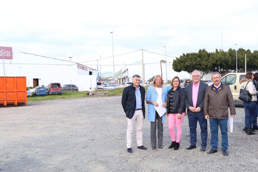 El Ayuntamiento dará un nuevo impulso al Polígono Industrial de San Pedro Alcántara con 170 nuevas plazas de aparcamiento y la cesión de suelo para una subestación eléctrica y un depósito de agua