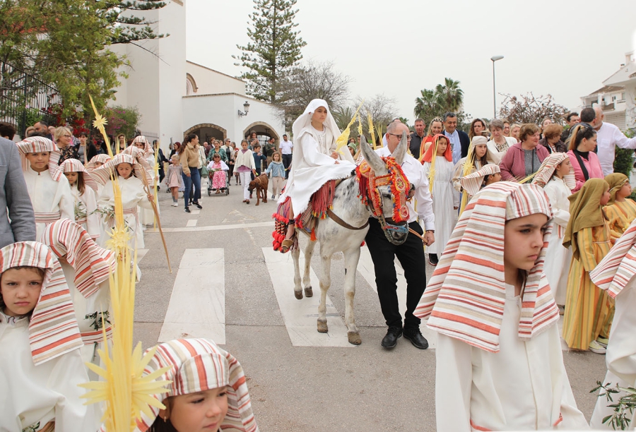 Nueva Andalucía inaugura su Semana Santa con su tradicional Pollinica Viviente