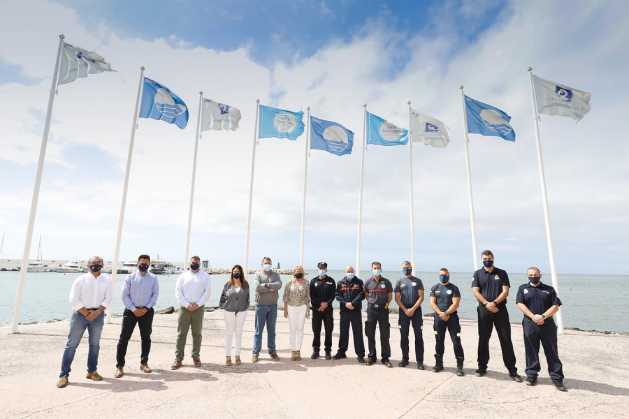 Marbella ondea las banderas azules logradas en siete playas y en el Puerto Deportivo Virgen del Carmen que refrendan su liderazgo como el municipio andaluz con más distinciones en el litoral