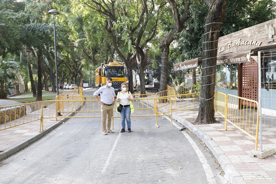El Ayuntamiento mejora la seguridad vial en la calle Juan Alameda hasta la altura de Padre Espinosa con la reordenación del acerado