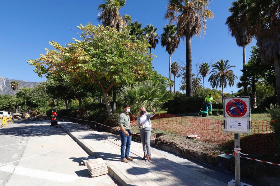 El Ayuntamiento acomete el cierre perimetral del parque de El Capricho para evitar su uso en horario nocturno y garantizar la seguridad en la zona