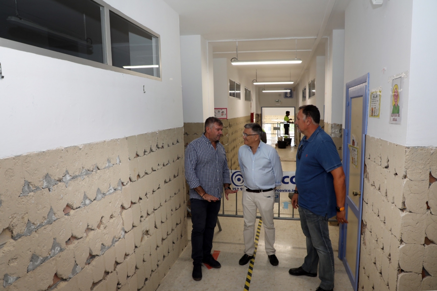El Ayuntamiento acometerá actuaciones de mejora y conservación en los cinco centros educativos de San Pedro Alcántara durante las próximas ocho semanas