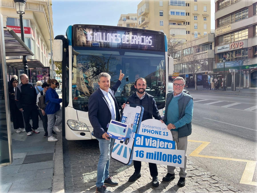El Ayuntamiento y Avanza ponen en marcha una campaña para agradecer la confianza de los ciudadanos hacia el transporte público urbano en Marbella, que ha superado ya la cifra de 16 millones de viajeros