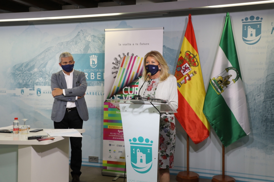 La alcaldesa destaca en la presentación de los Cursos de Verano de la UMA en Marbella “la estrecha colaboración” entre Ayuntamiento y universidad para seguir celebrando esta iniciativa en la ciudad