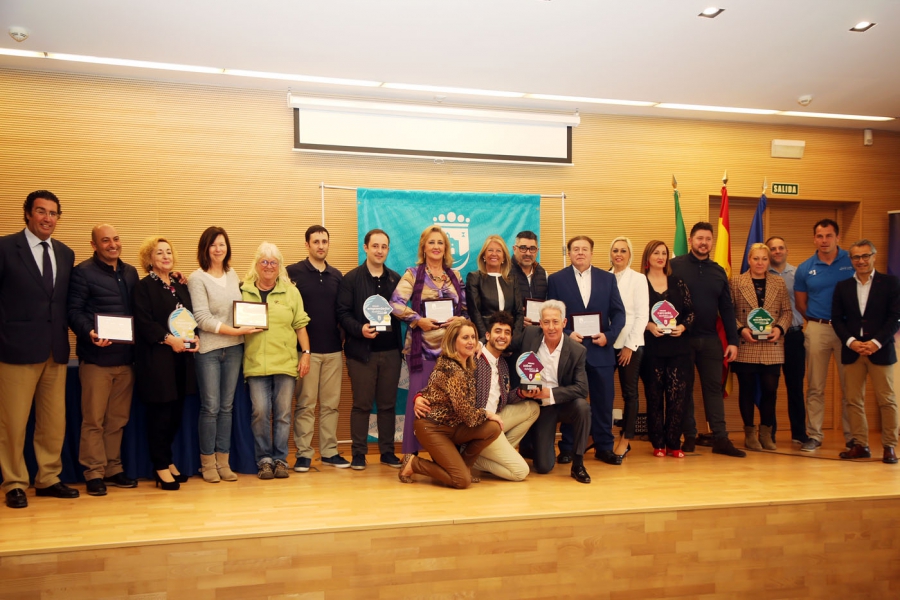 El Ayuntamiento reconoce a los negocios de Las Chapas su contribución a “la excelencia de Marbella” durante la entrega de los Premios al Comercio del Distrito
