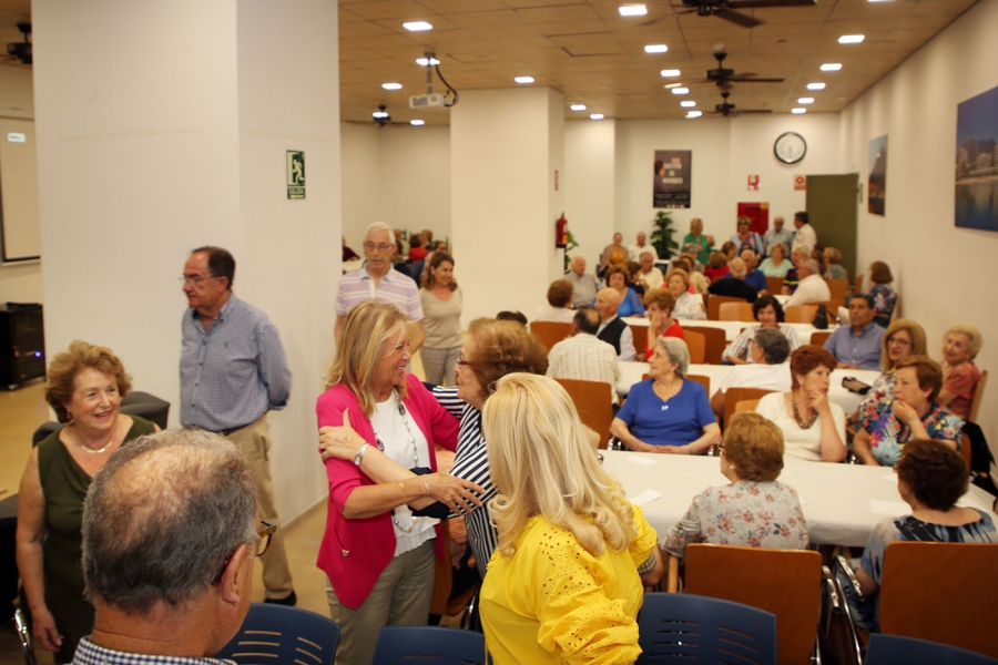 La alcaldesa visita el Centro de Participación Activa de Miraflores