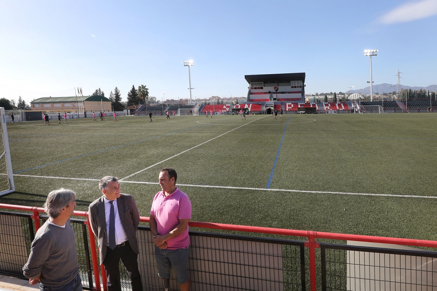 El estadio municipal Antonio Naranjo y el polideportivo Juan José Almagro estrenan nuevas infraestructuras eléctricas que rebajarán en un 40% el gasto energético