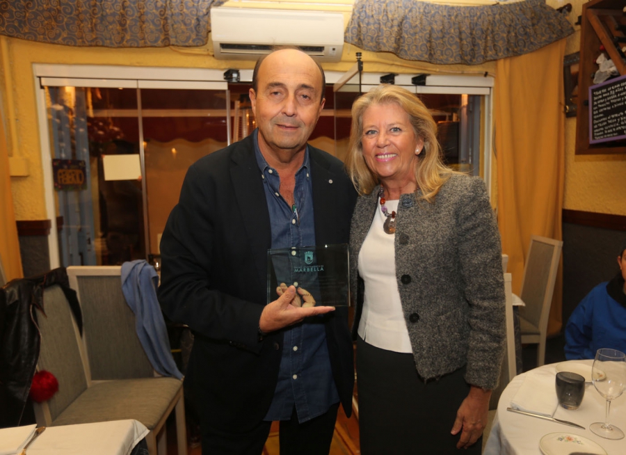 La alcaldesa asiste al homenaje rendido al empresario hostelero Juan Lozano en reconocimiento a su trayectoria gastronómica en la ciudad