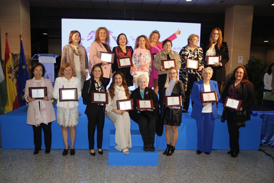 El Ayuntamiento reconoce la trayectoria vital y profesional de una quincena de mujeres de Marbella, “que representan los mejores valores de nuestra sociedad”