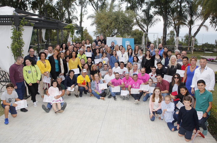La alcaldesa destaca "el compromiso e implicación" de los 700 voluntarios que participaron en el Ironman 70.3 Marbella