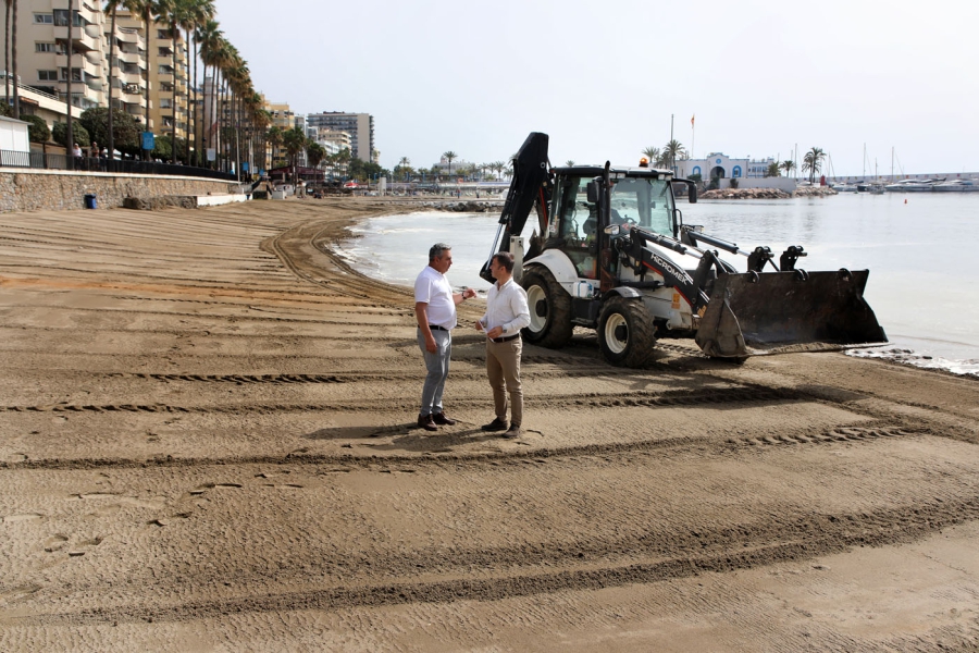 El Ayuntamiento asume con recursos propios la mejora de las playas de cara a la Semana Santa y aporta cerca de 13.000 toneladas de arena en las zonas más dañadas por los temporales