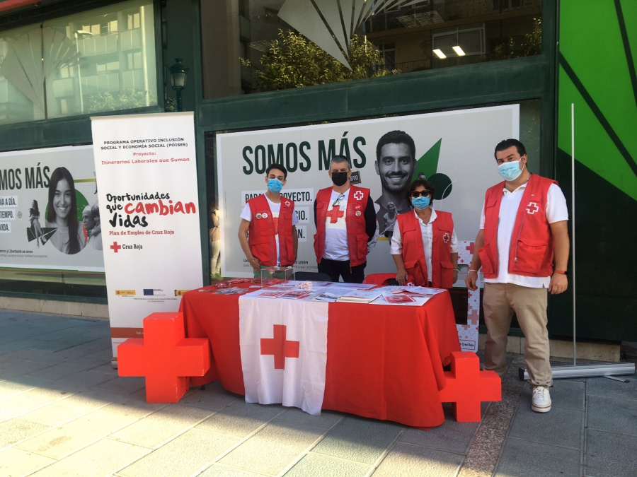 El Ayuntamiento se suma al Día de la Banderita de Cruz Roja para dar a conocer la labor que desarrolla la entidad en el municipio